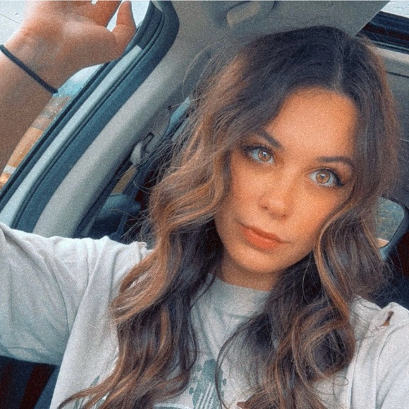 Meet your Posher, Jessica - Picture 1 of 1